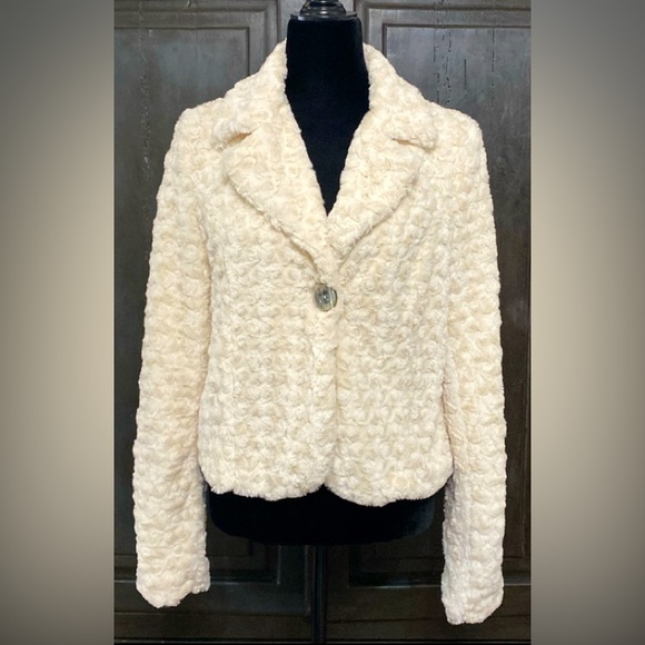 Me Jane rose petals Faux fur off wht jacket - Size Medium - Picture 1 of 10